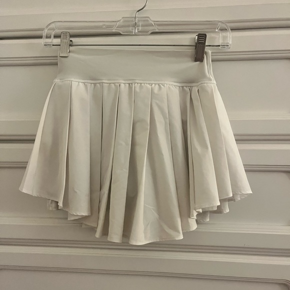 Aeri white pleated skirt | size XS - Picture 3 of 3